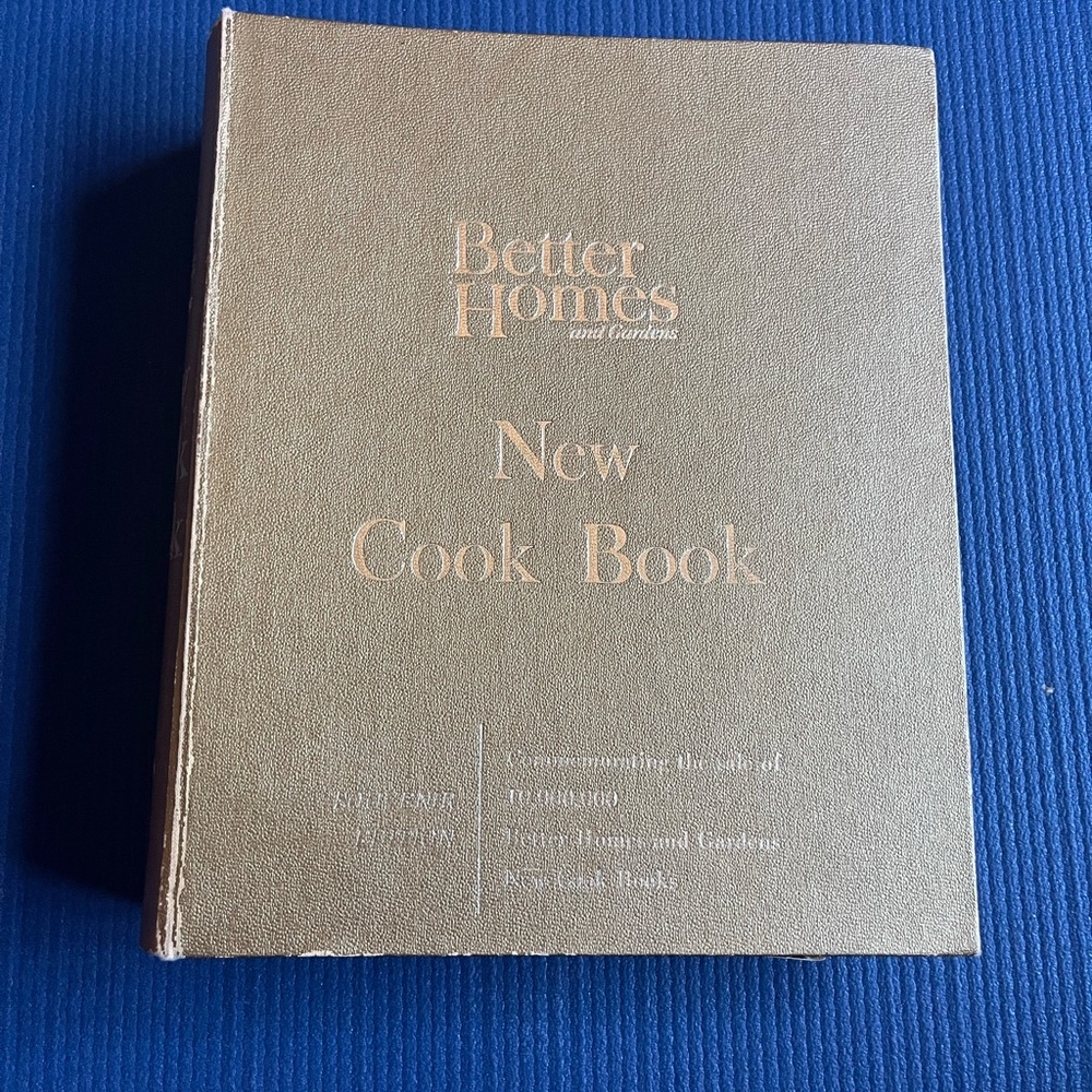 Vintage Better Homes & Gardens New Cook Book Gold 5 Ring Binder Souvenir Edition